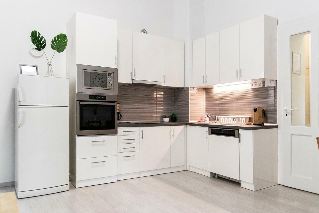 Dora Near Buda Castle With Parking! Apartamento Budapest