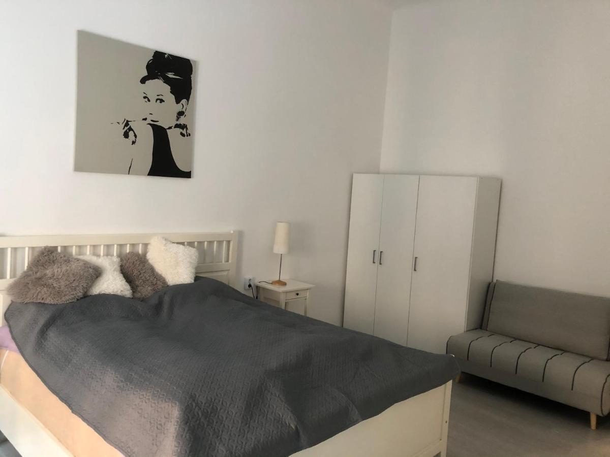 Dora Near Buda Castle With Parking! Apartamento *